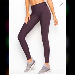 Victoria’s sport total knockout workout leggings